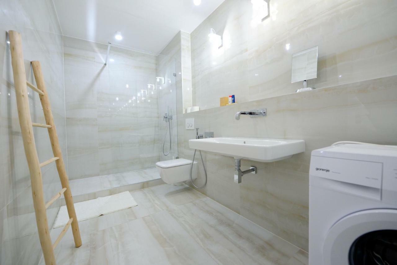 Center Aupark Apartment Pöstyén Kültér fotó